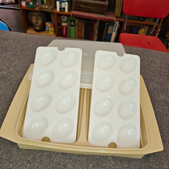 VTG Tupperware 723-4 Pc Ivory Color Deviled Egg Container Tray Keeper w/… - Picture 3 of 8
